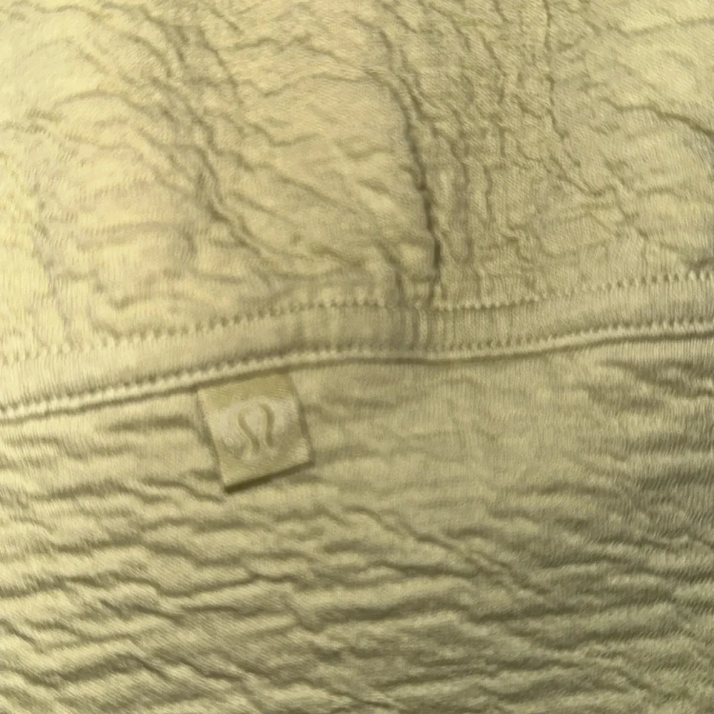 NWT Lululemon Top - Picture 6 of 6